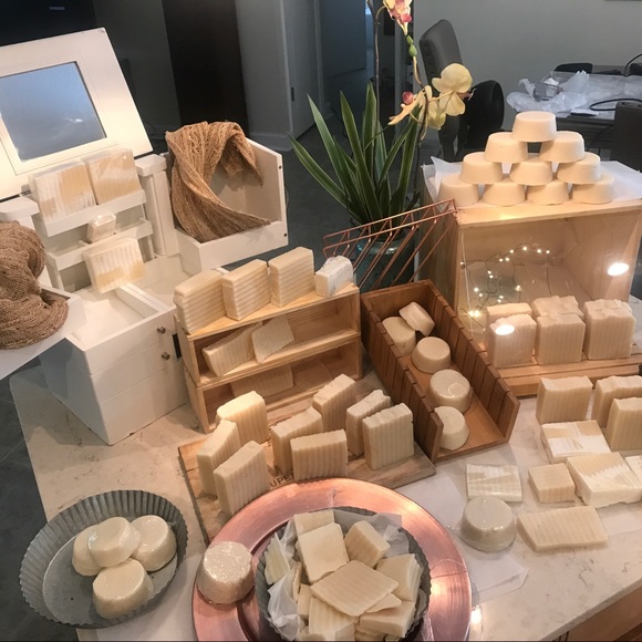 Meet your Posher, Lisa - Picture 2 of 5